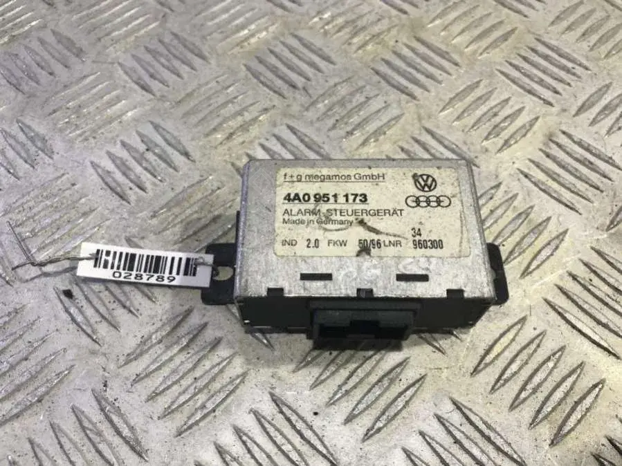 Блок управления сигнализацией 4A0 951 173