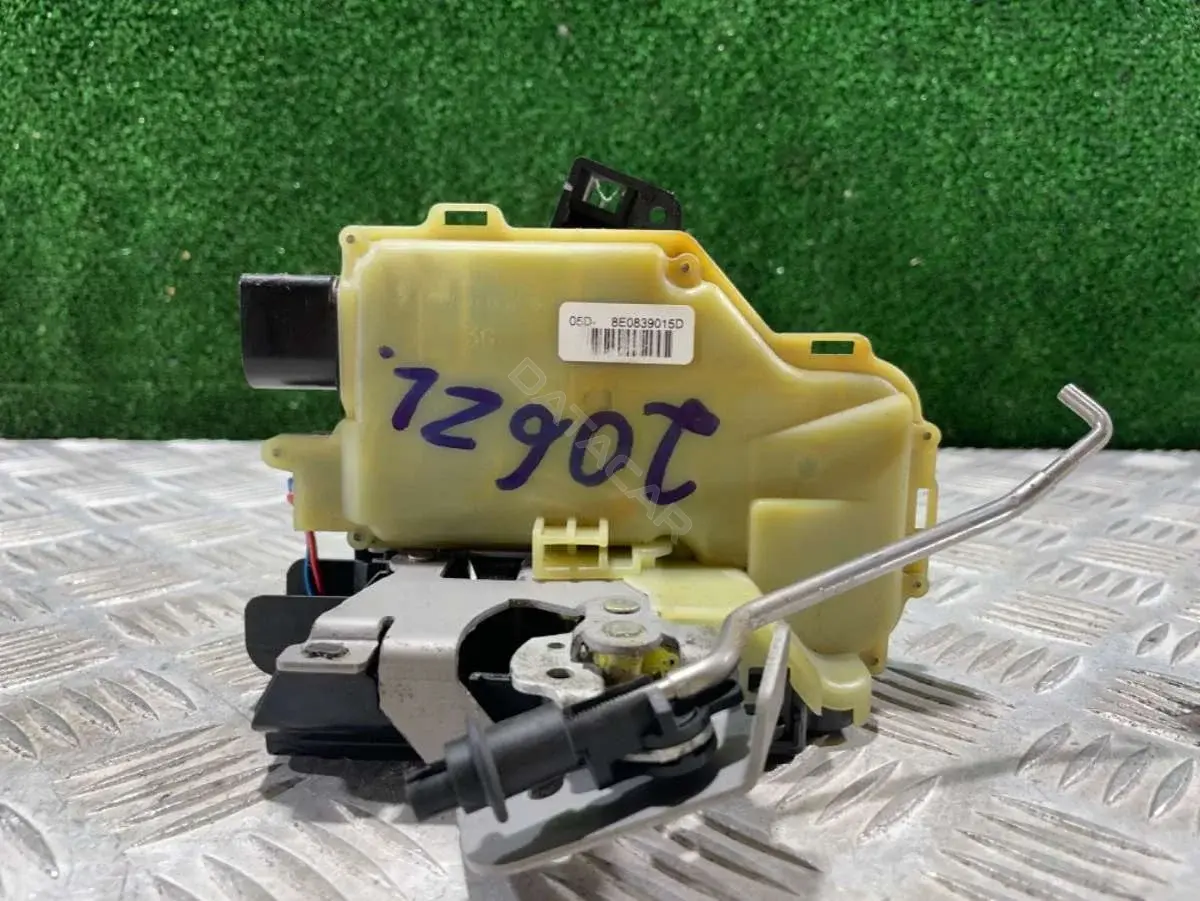 Замок двери 8E0839015D