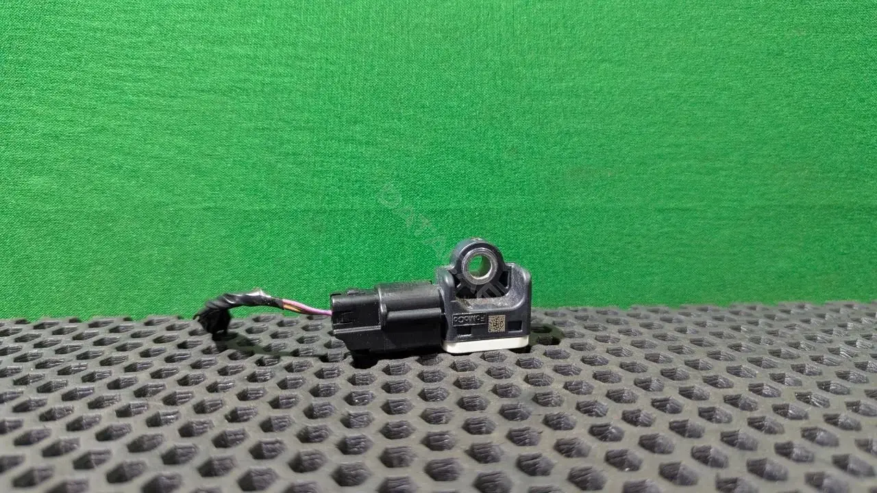 Датчик удара CM5T 14B006 AA