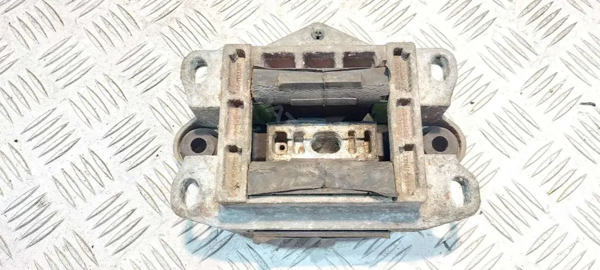 Подушка КПП 95BB9B929AA