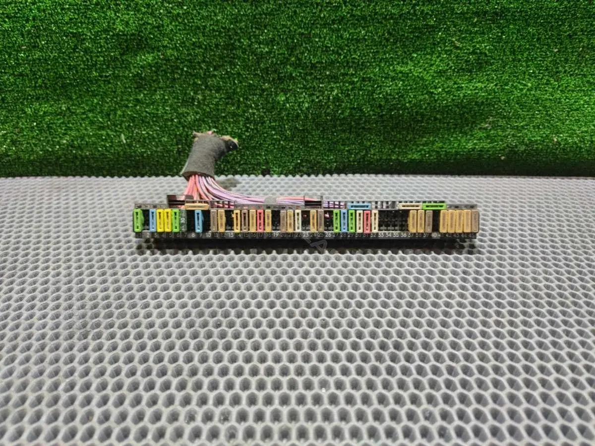 Блок предохранителей 66104633