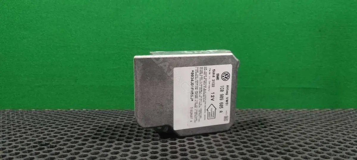 Блок управления подушками безопасности 1C0 909 605 A