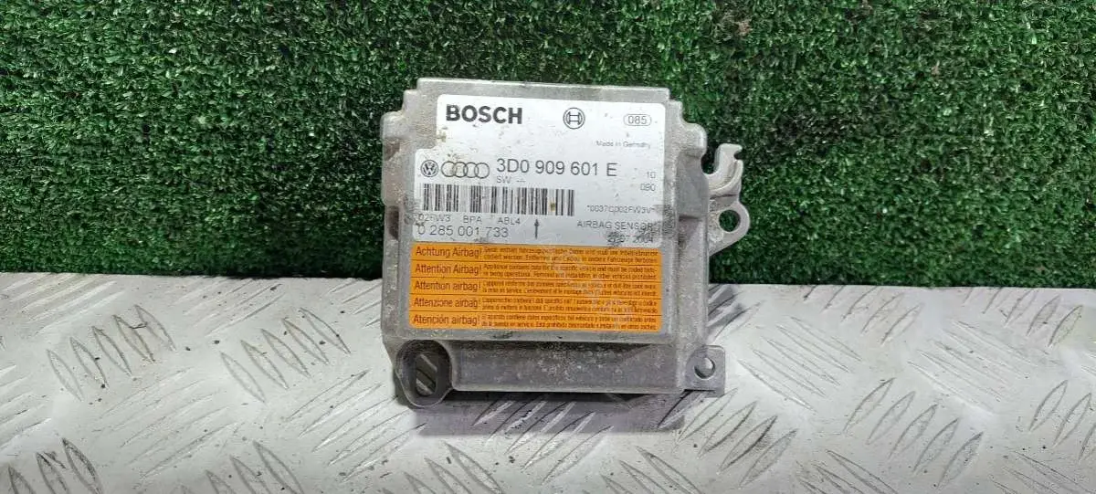 Блок управления подушками безопасности 0 285 001 733, 3D0909601E