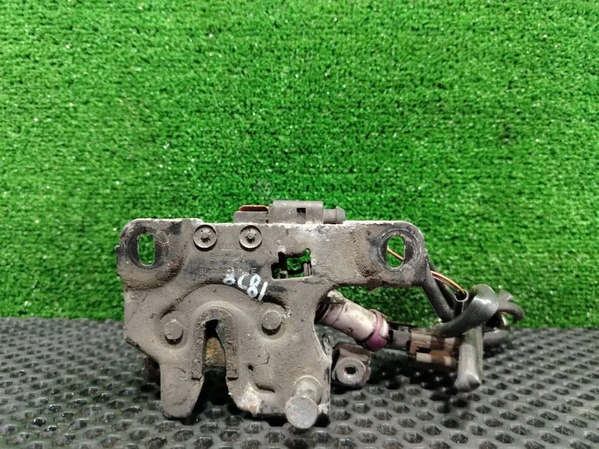 Замок капота 8L 0823509 E