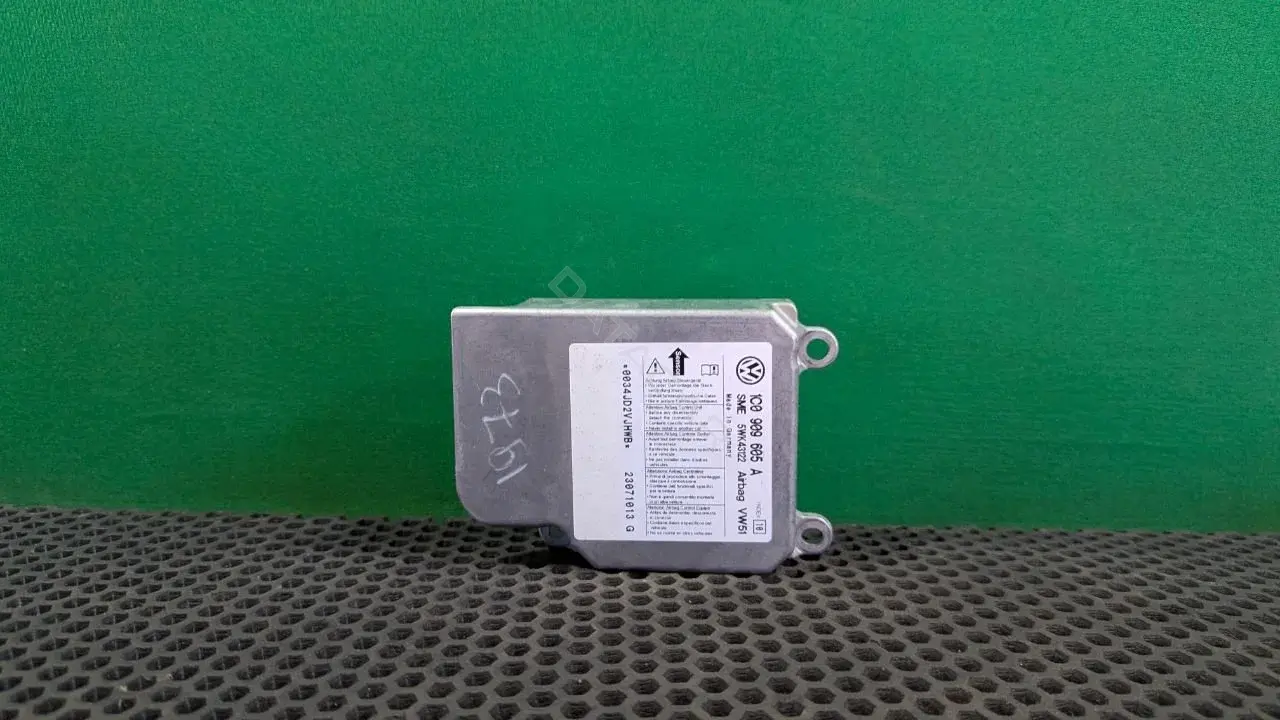 Блок управления подушками безопасности 1C0 909 605 A