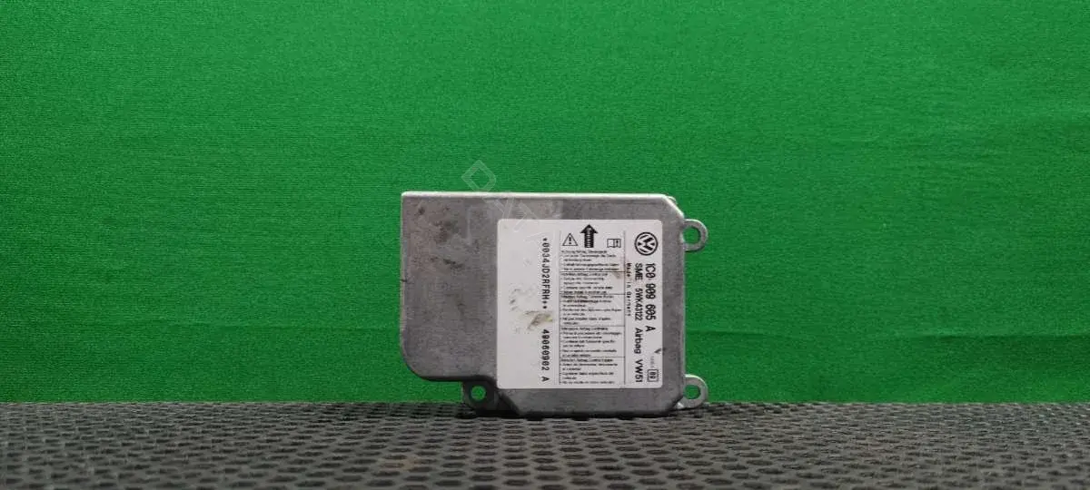 Блок управления подушками безопасности 1C0 909 605 A