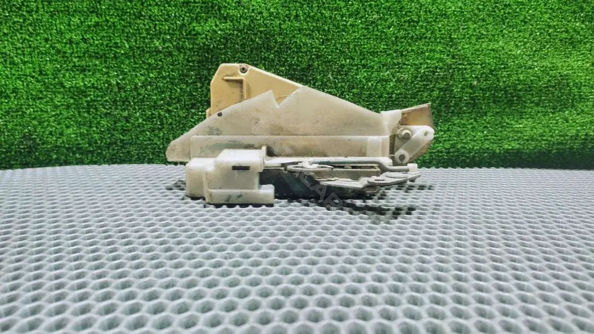 Замок двери 93BG220A20BA