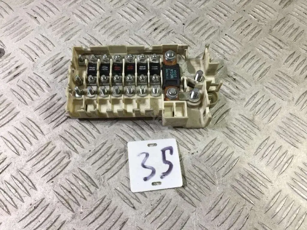 Блок предохранителей 61138370638