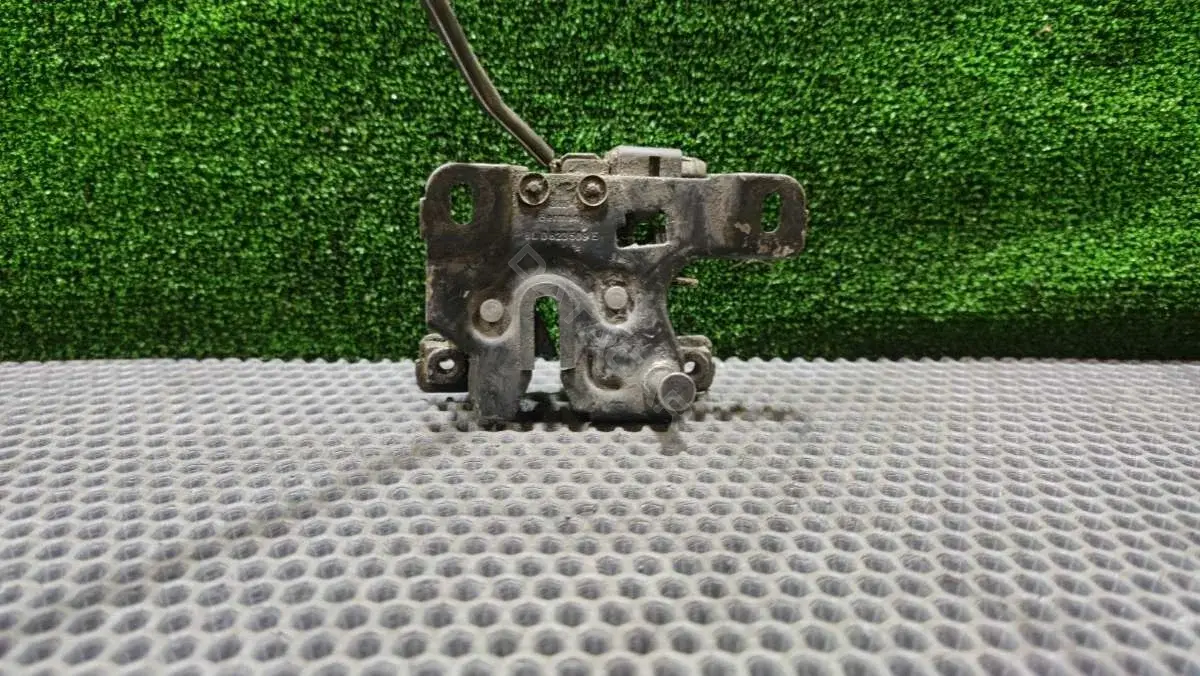Замок капота 8L0 823 509 E