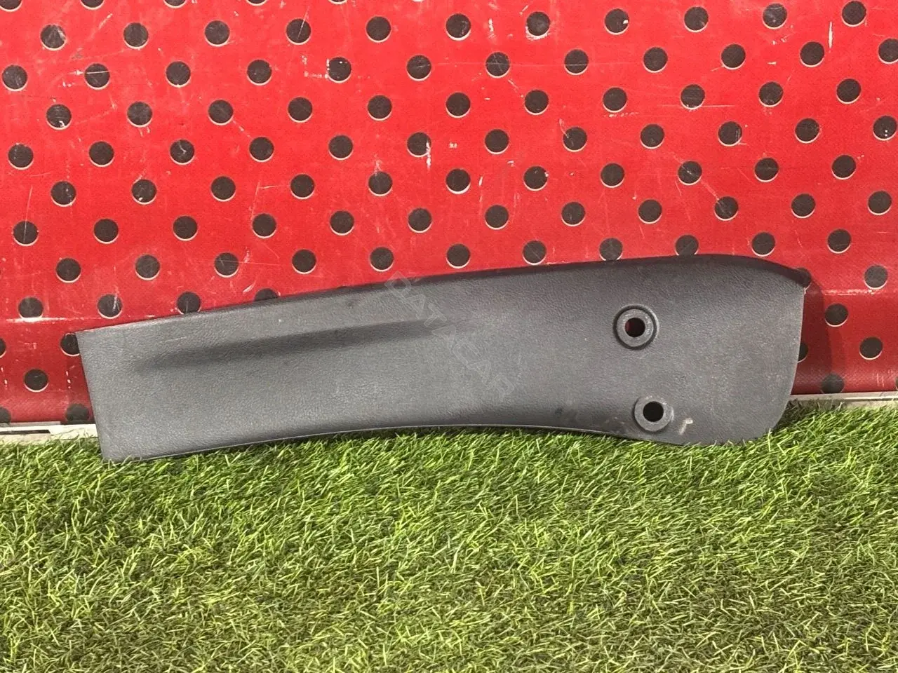 Накладка боковая на сиденье 6M21U046B27A