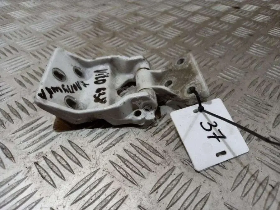 Петля крышки багажника 28896351