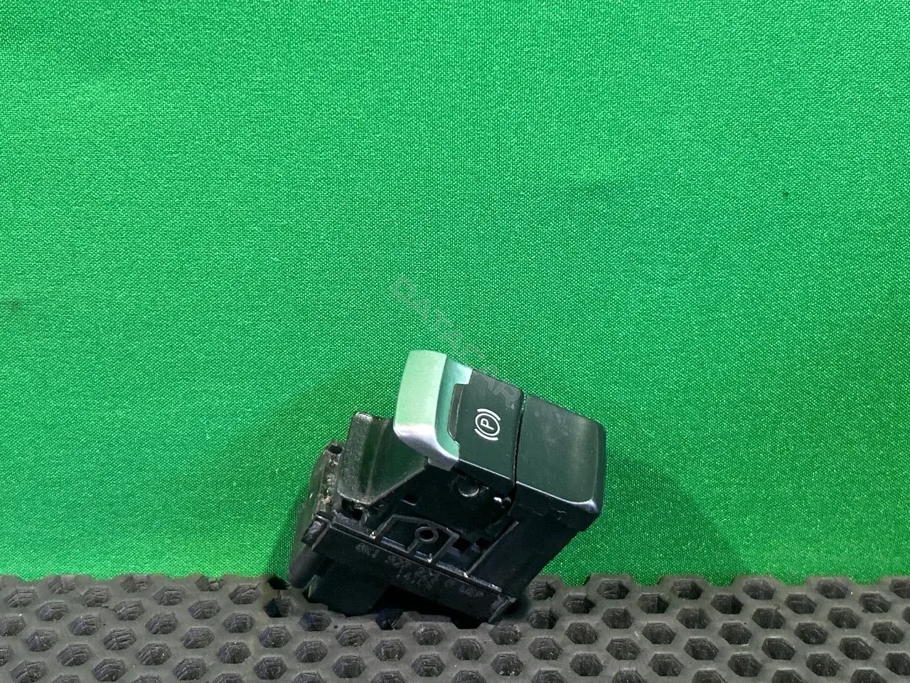 Кнопка стояночного тормоза 8K1 927 225 B