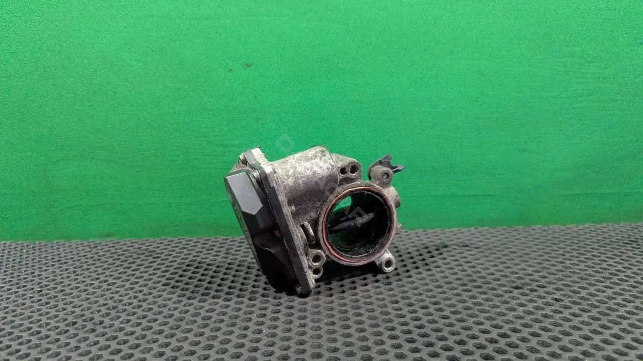 Дроссельная заслонка 03L 128 063 K