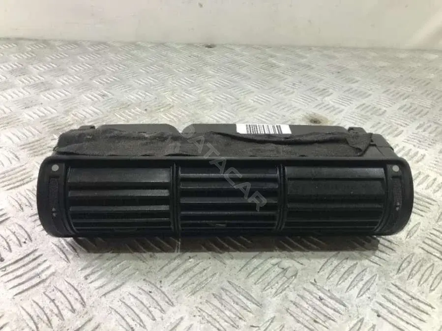 Дефлектор обдува салона 8D0 820 951