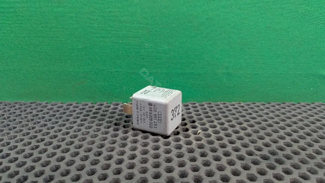 Реле топливного насоса 4D0 951 253