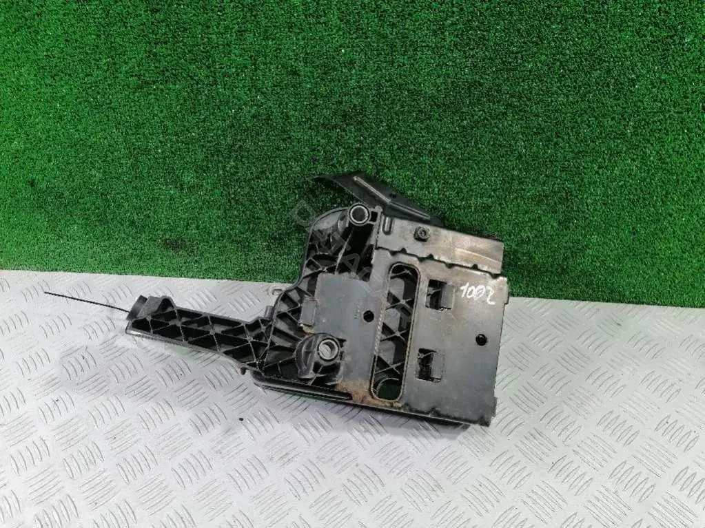 Полка аккумулятора 8200036494