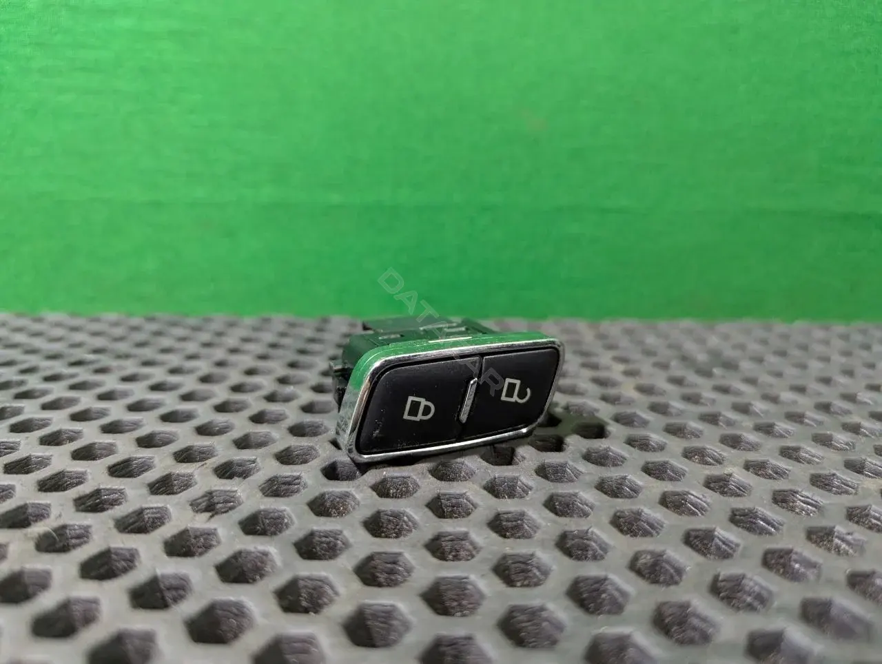 Кнопка центрального замка BB5T 14017 CCW
