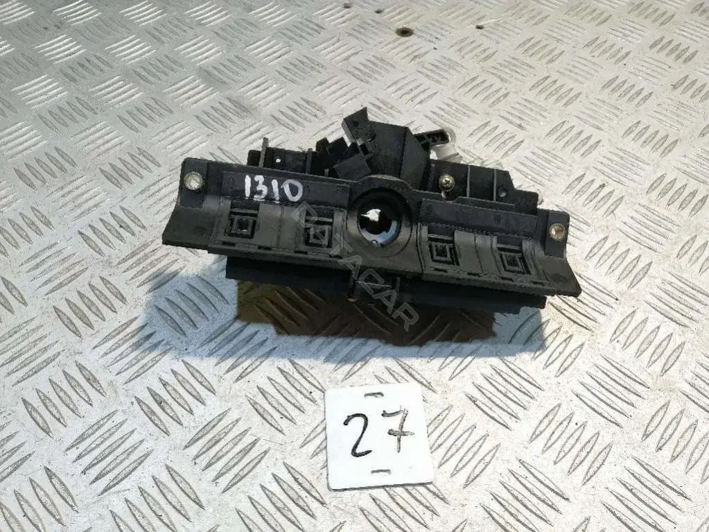 Ручка крышки багажника 8D9827565H
