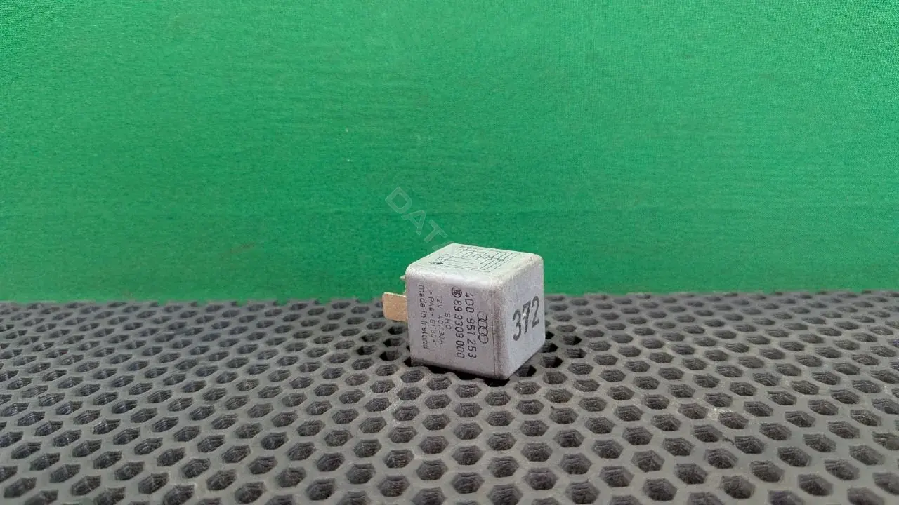 Реле топливного насоса 4D0 951 253