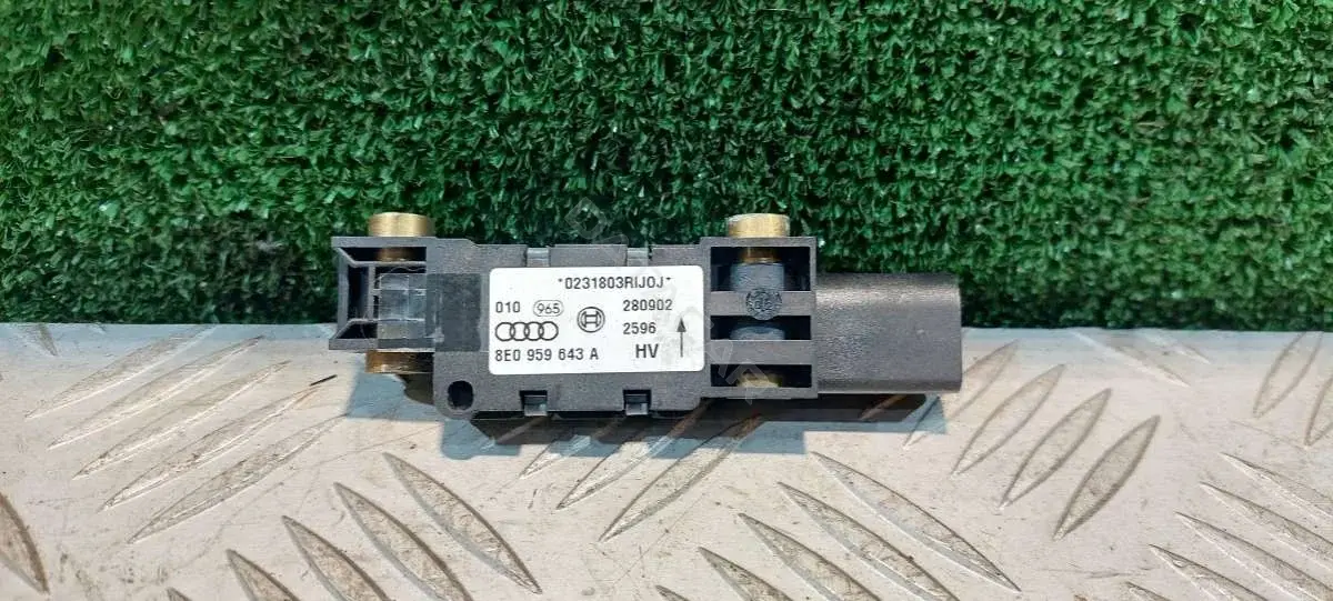 Датчик удара 8E0959643A