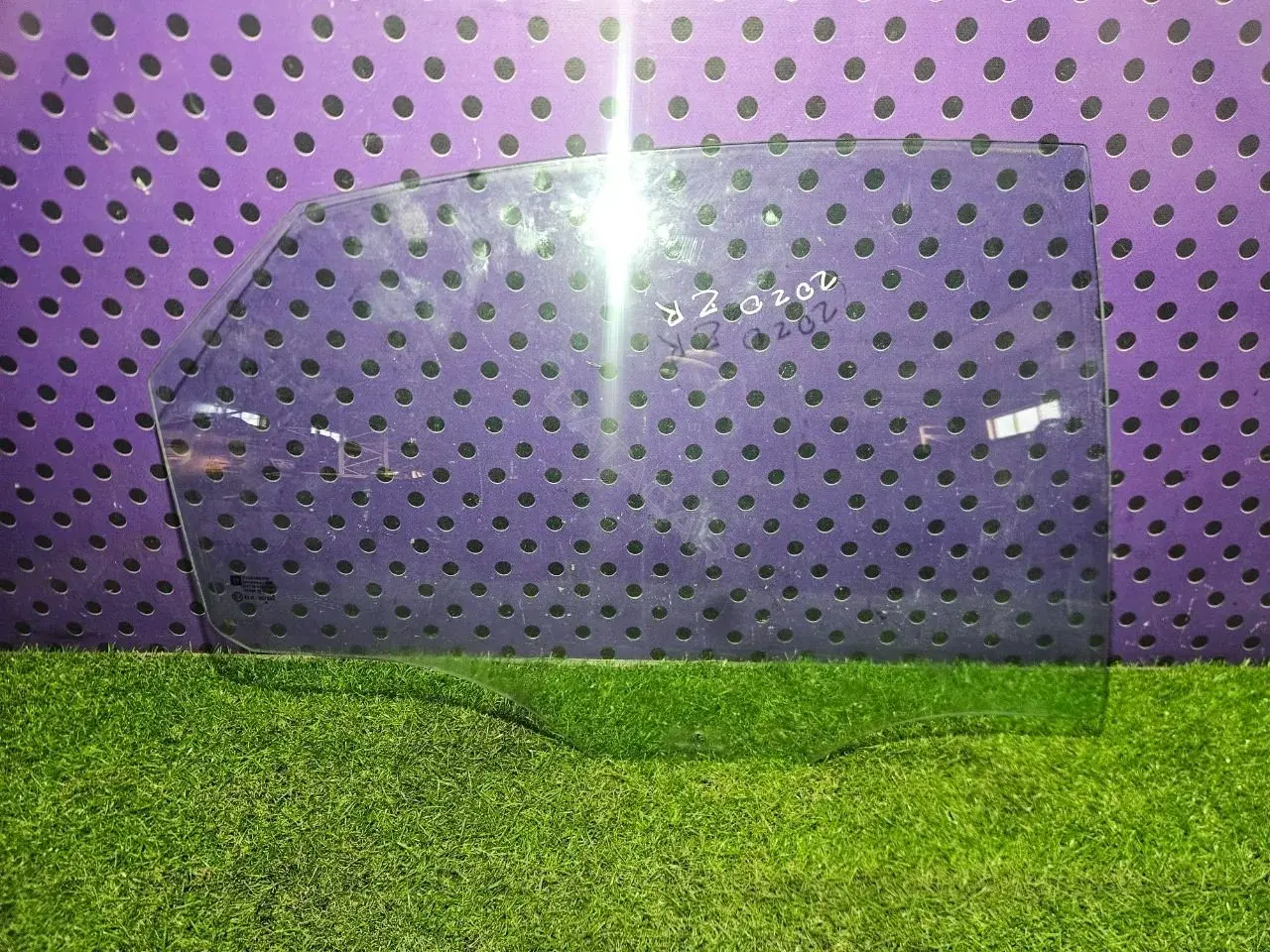 Стекло двери DOT 36 AS2 M129, E2 43 R-007023