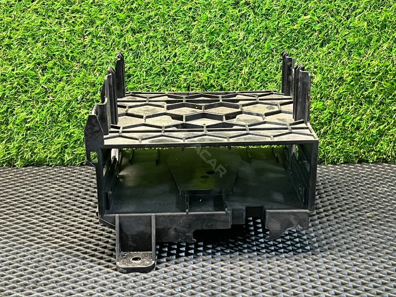 Кронштейн блока управления двигателем 8T0 907 368B