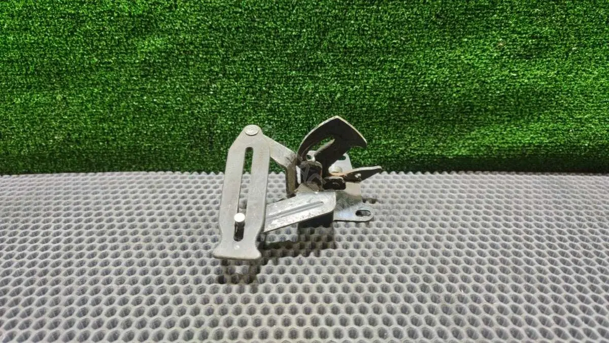 Замок капота 4D0 823 485 S