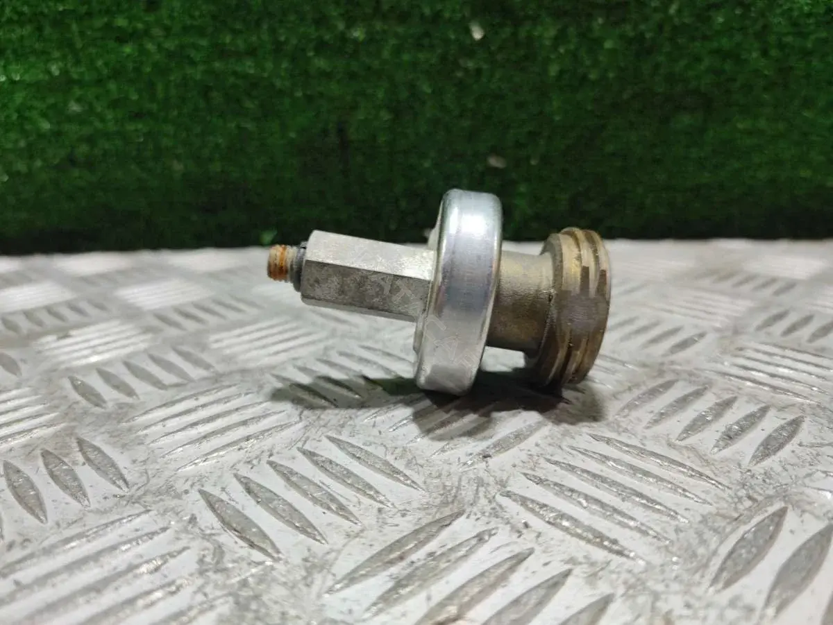 Заливная горловина 67R013868