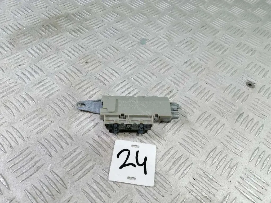 Усилитель антенны A2118203089