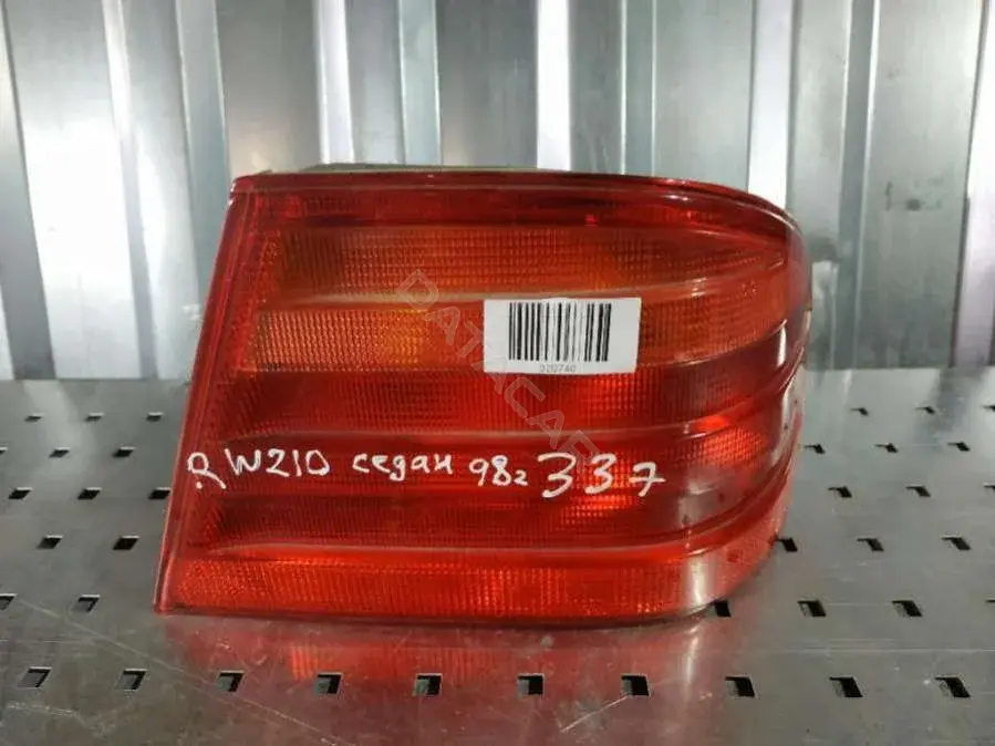 Задние фонари А210 820 02 64