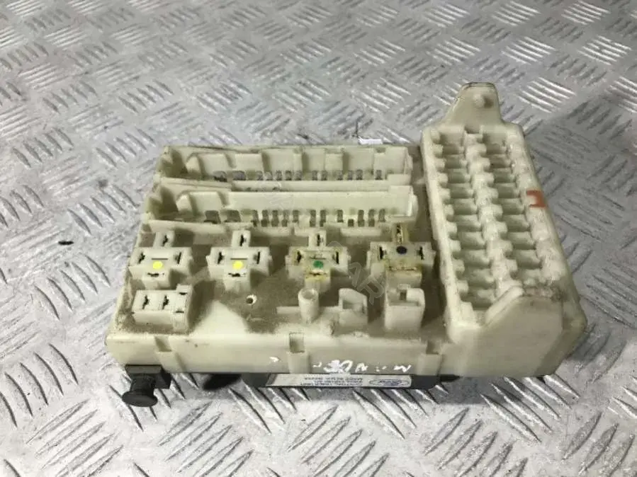 Блок предохранителей 93BG-14K150-AD