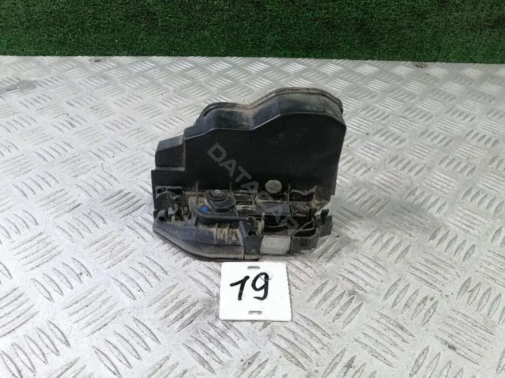 Замок двери 7167076