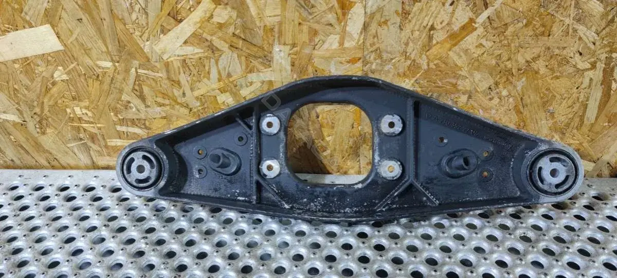 Кронштейн редуктора A 230 352 22 06