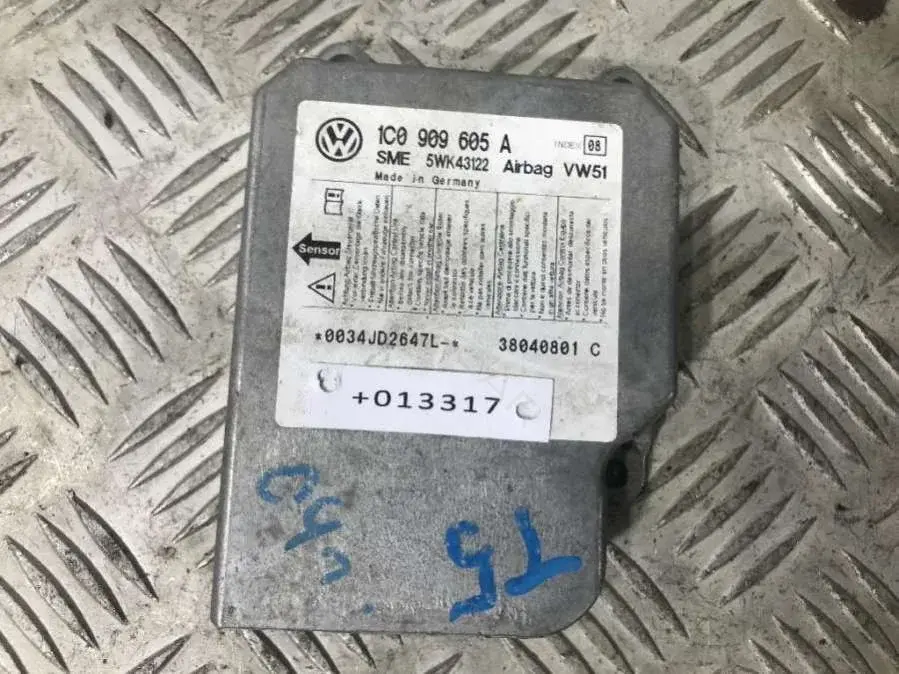 Блок управления подушками безопасности 1C0 909 605 A, 5WK43122