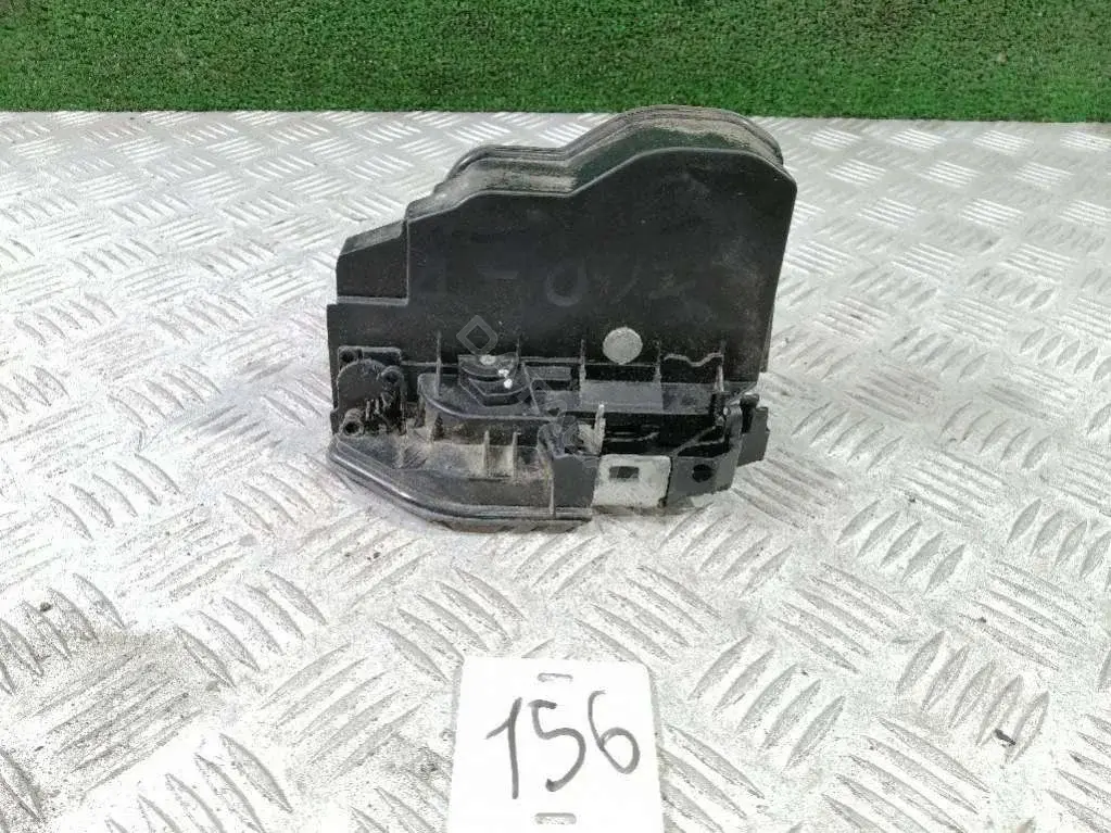 Замок двери 7154630