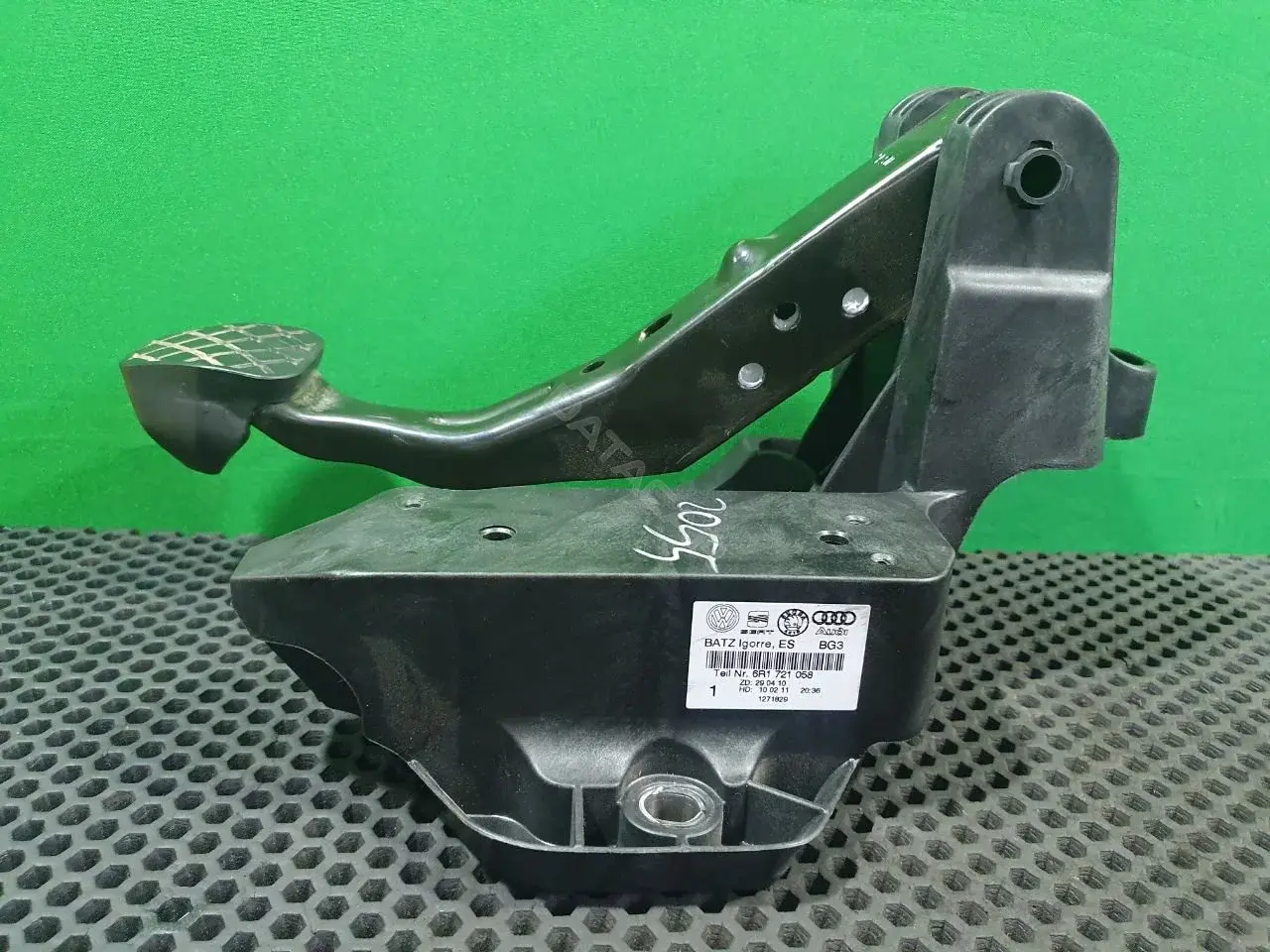 Педаль тормоза 6R1 721 058