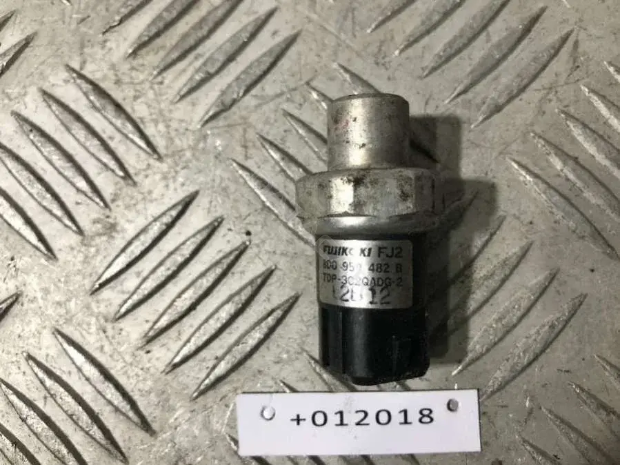 Датчик давления кондиционера 8D0 959 482 B