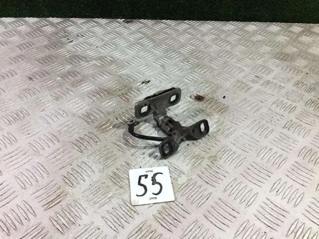 Петля крышки багажника 82476678