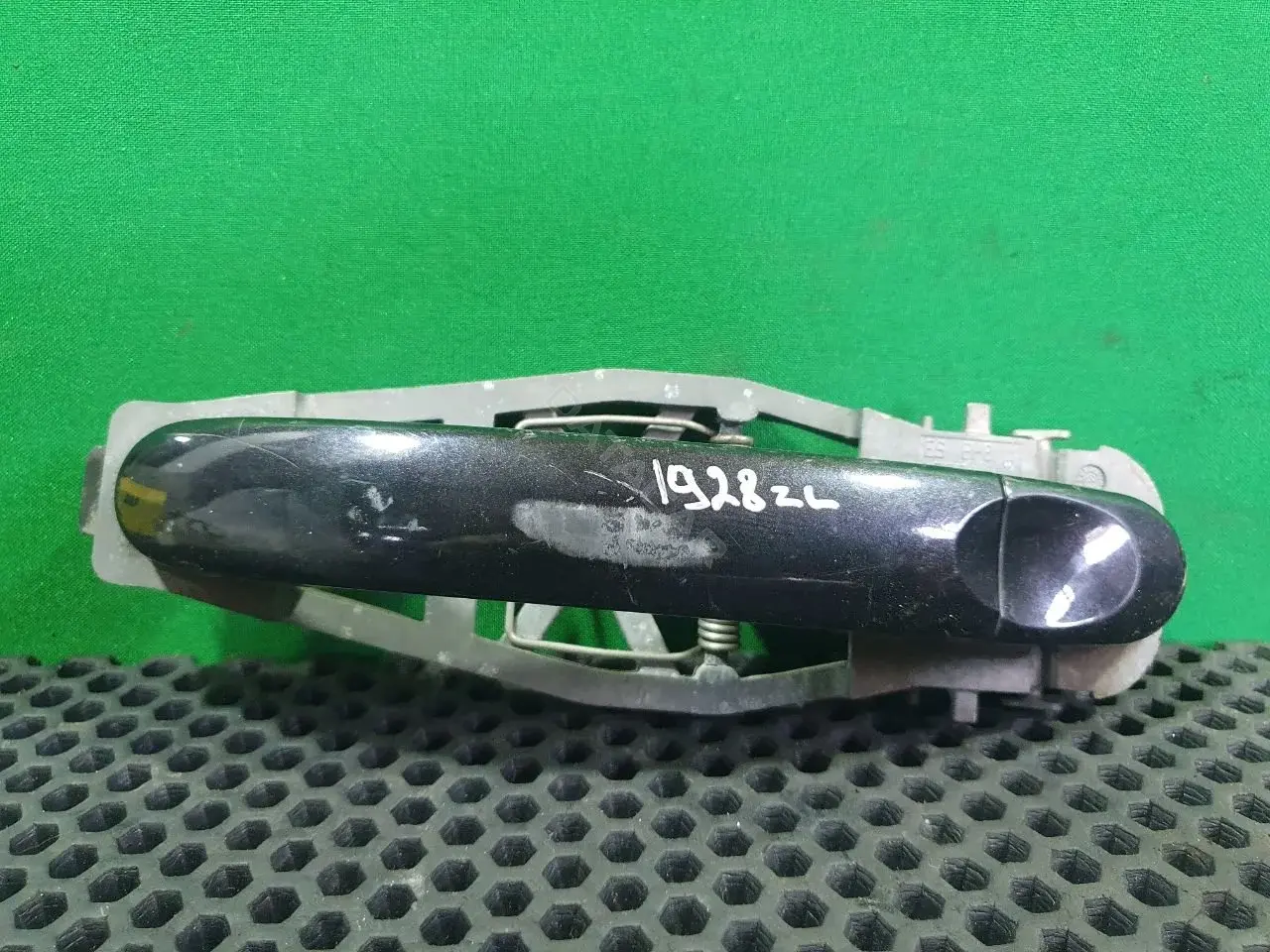 Ручка двери 1T0 837 885