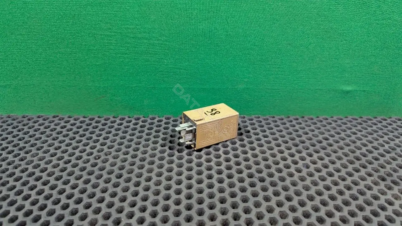 Реле стеклоочистителя 61 36 8 384 505