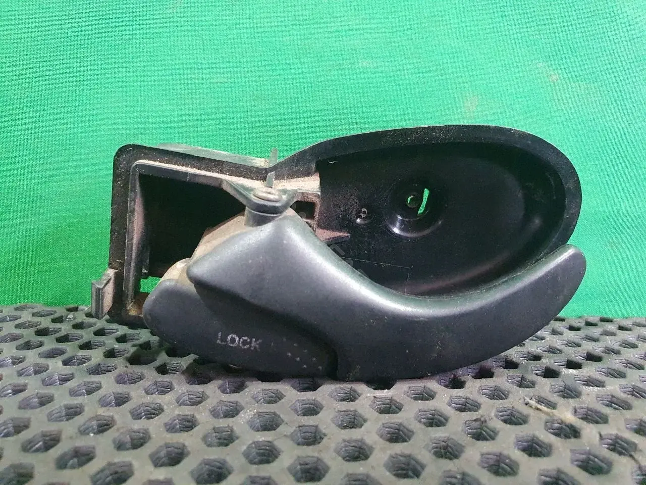 Ручка двери YC15-V22601-AB