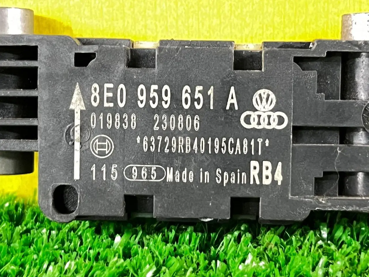 Датчик удара 8E0 959 651 A