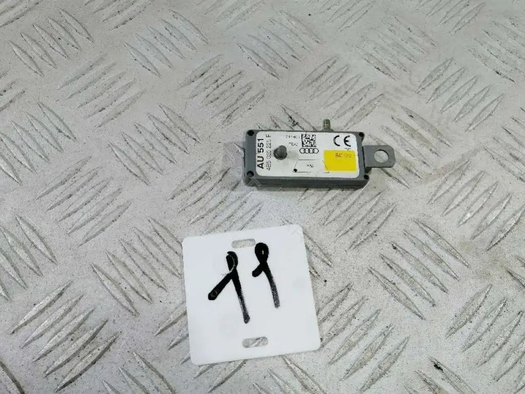 Усилитель антенны 4B5 035 225 F