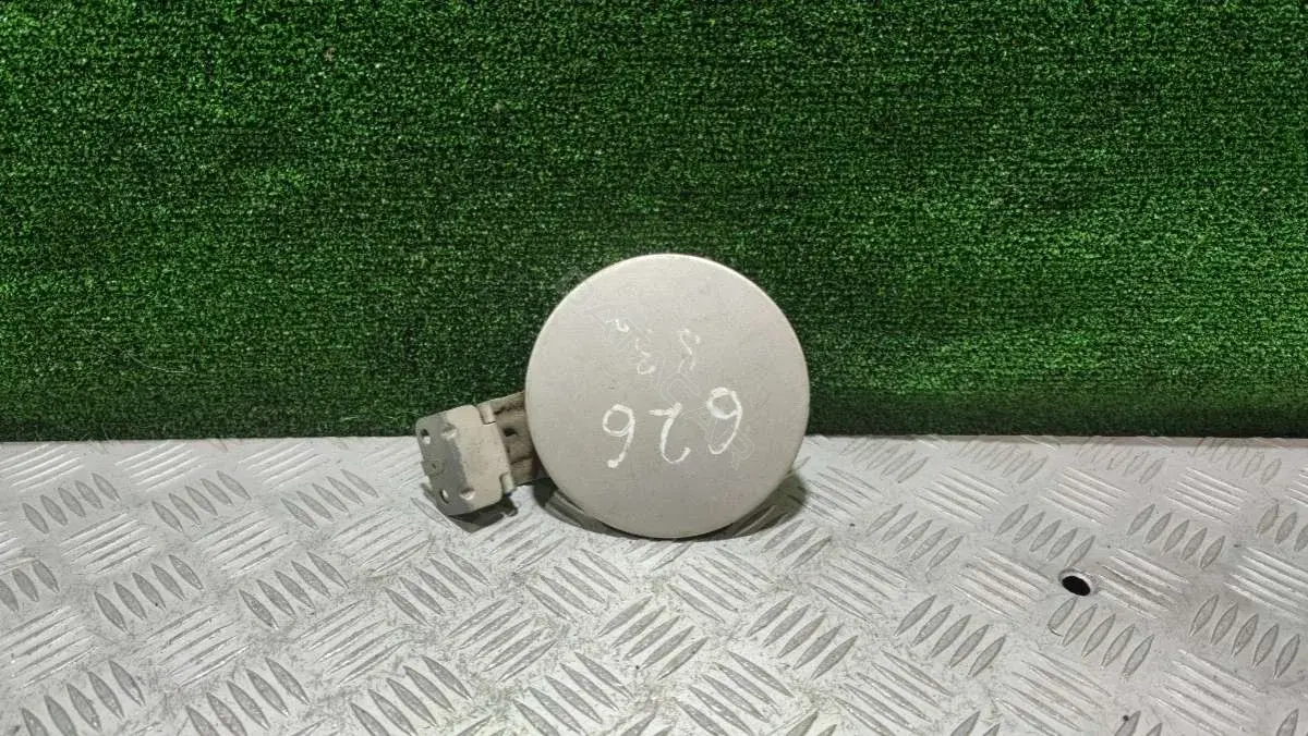 Крышка лючка топливного бака 66731188