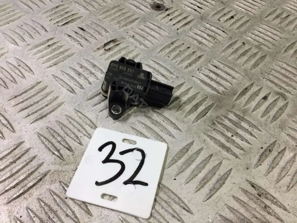 Датчик удара 8P0955557
