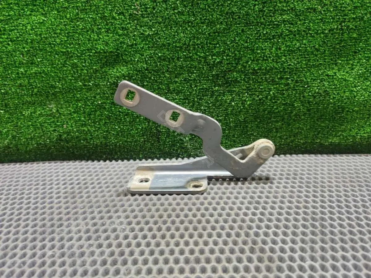 Петля капота 4D0823302C