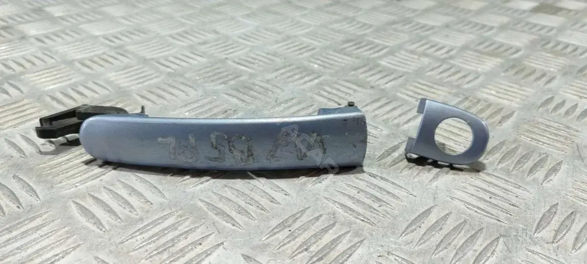 Ручка двери 3B0837207