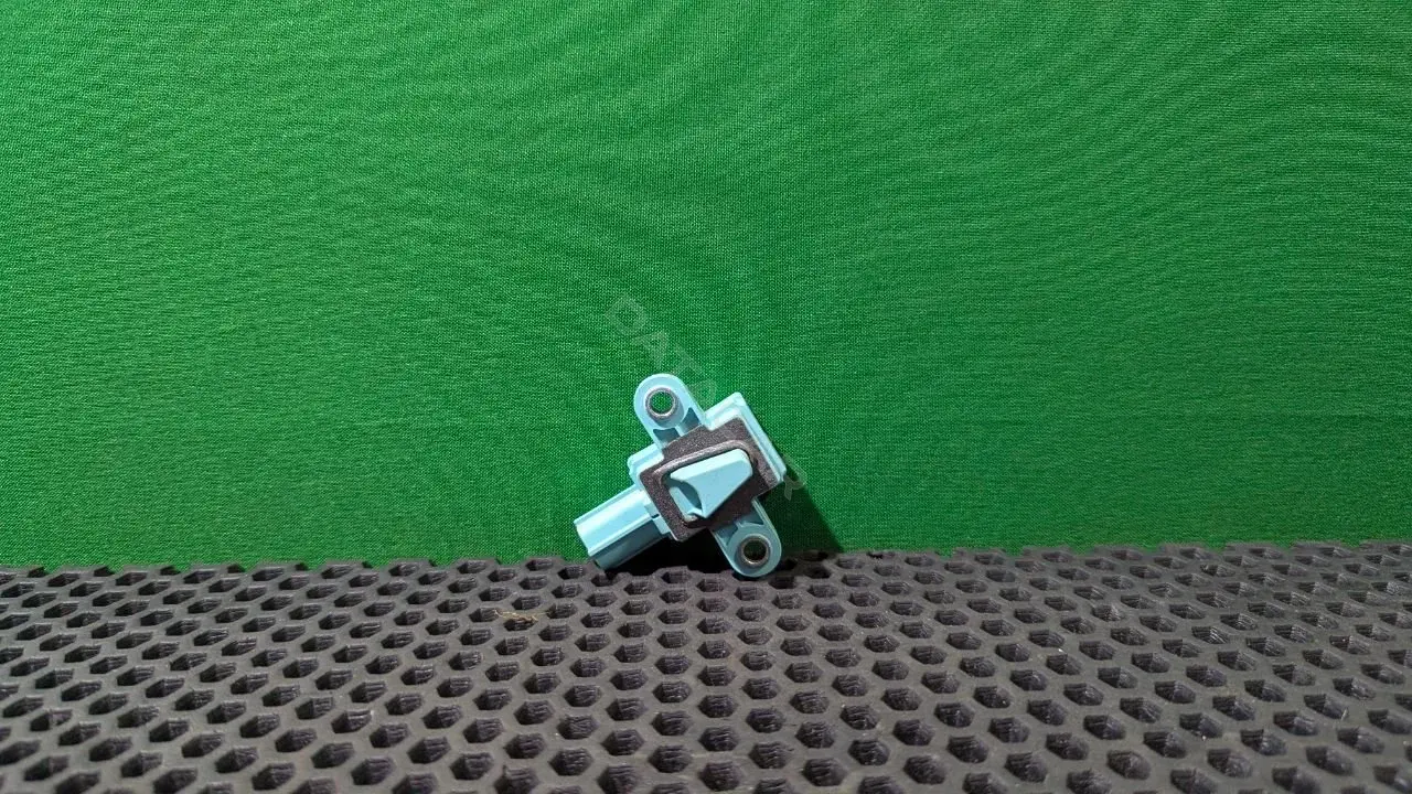 Датчик удара 8K0 955 557C