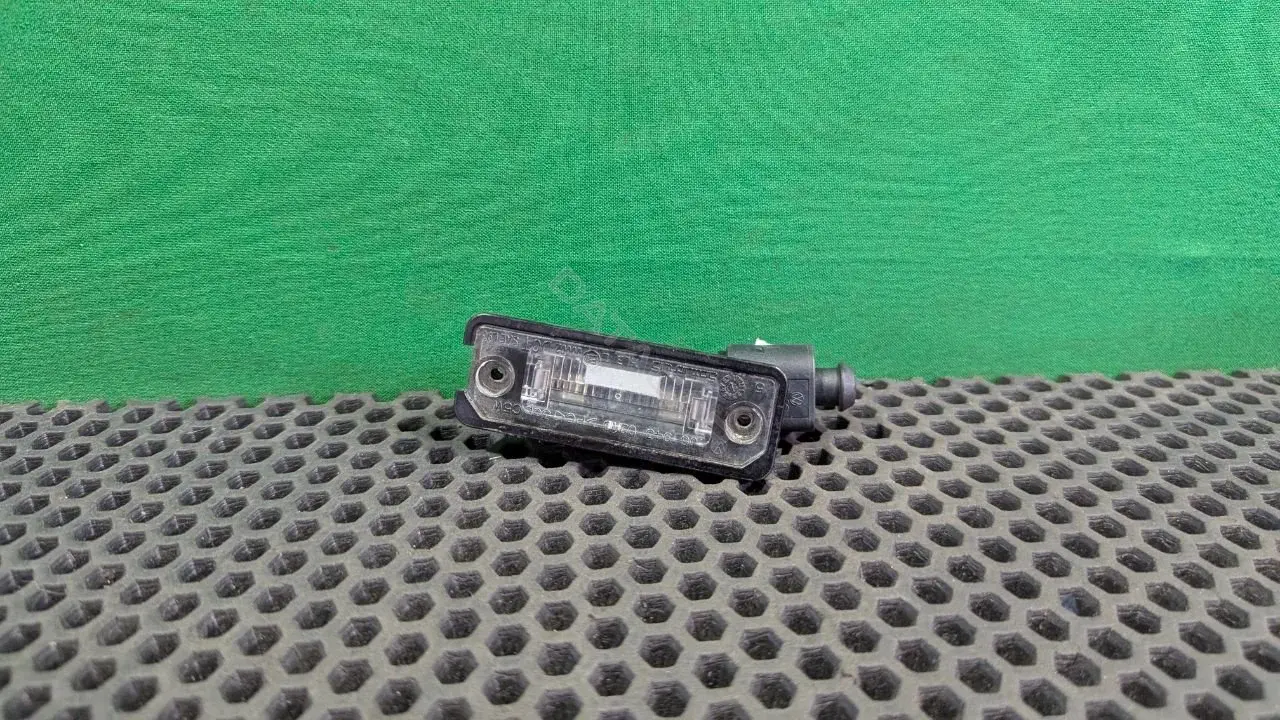 Фонарь подсветки номерного знака 3D0 943 021A