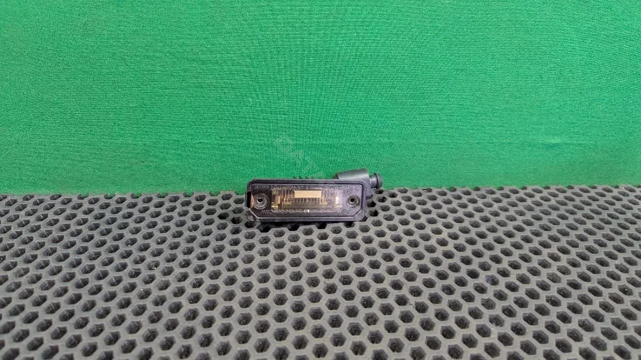 Фонарь подсветки номерного знака 3D0 943 021A